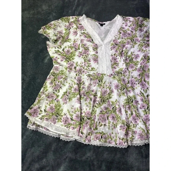 Torrid Blouse Floral Clip Dot Flutter Sleeve Babydoll Chiffon Lace Trim Size 1X - Picture 7 of 15
